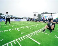 红橙蓝黄四队拉锯比赛，激情四溢，胜者将名登榜首的简单介绍